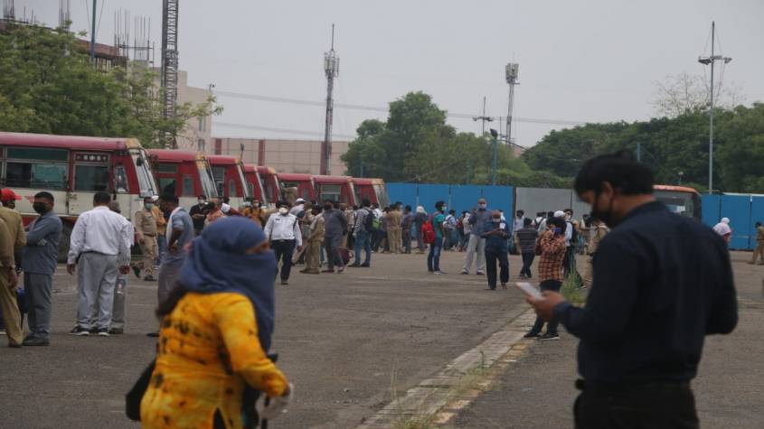 NOIDA: लॉकडाउन में फंसे 1184 छात्रों को उनके घर भेजा गया, 14 दिन रहेंगे क्वारंटाइन