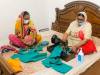 Good News: दादरी की महिलाएं रोजाना दो हजार मास्क बनाकर फ्री बंटेगी, विधायक की पत्नी ने की शुरुआत की