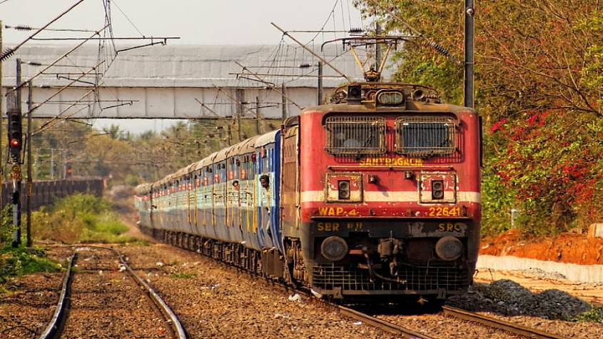 यात्रीगण कृपया ध्यान दें: प्रयागराज, हमसफर, उधमपुर एक्सप्रेस 25 नवंबर से इन बदले समय पर चलेंगी, रफ्तार भी बढ़ी