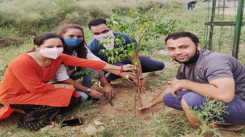 ग्रेटर नोएडा वेस्ट: विश्व प्रकृति संरक्षण दिवस पर फ्यूजन होम्ज के निवासियों ने किया वृक्षारोपण