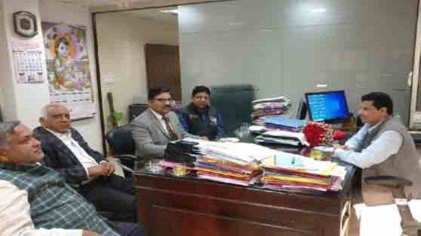 आयकर समस्याओं की समाधान को लेकर व्यापारियों ने सौंपा ज्ञापन
