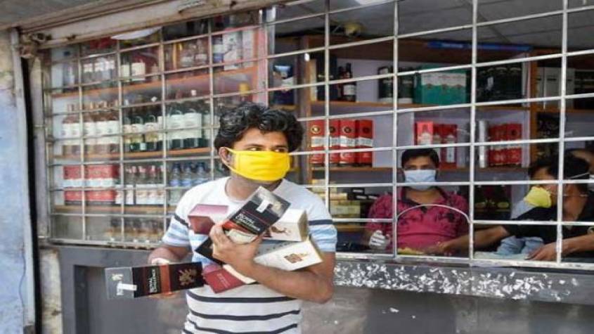 ग्रेटर नोएडा : शराब के ठेके पर चोरों का धावा, कीमती शराब की बोतलें चोरी